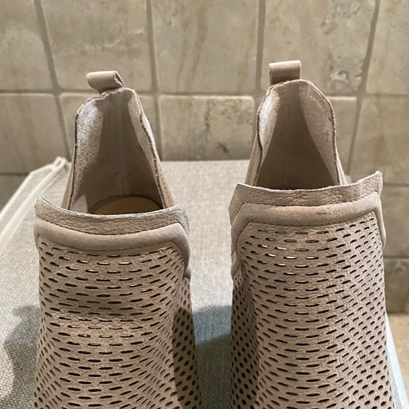 Vince Camuto Bootie - Picture 7 of 7